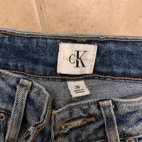 Size 28 High Waisted Calvin Klein Jeans - Picture 4 of 4
